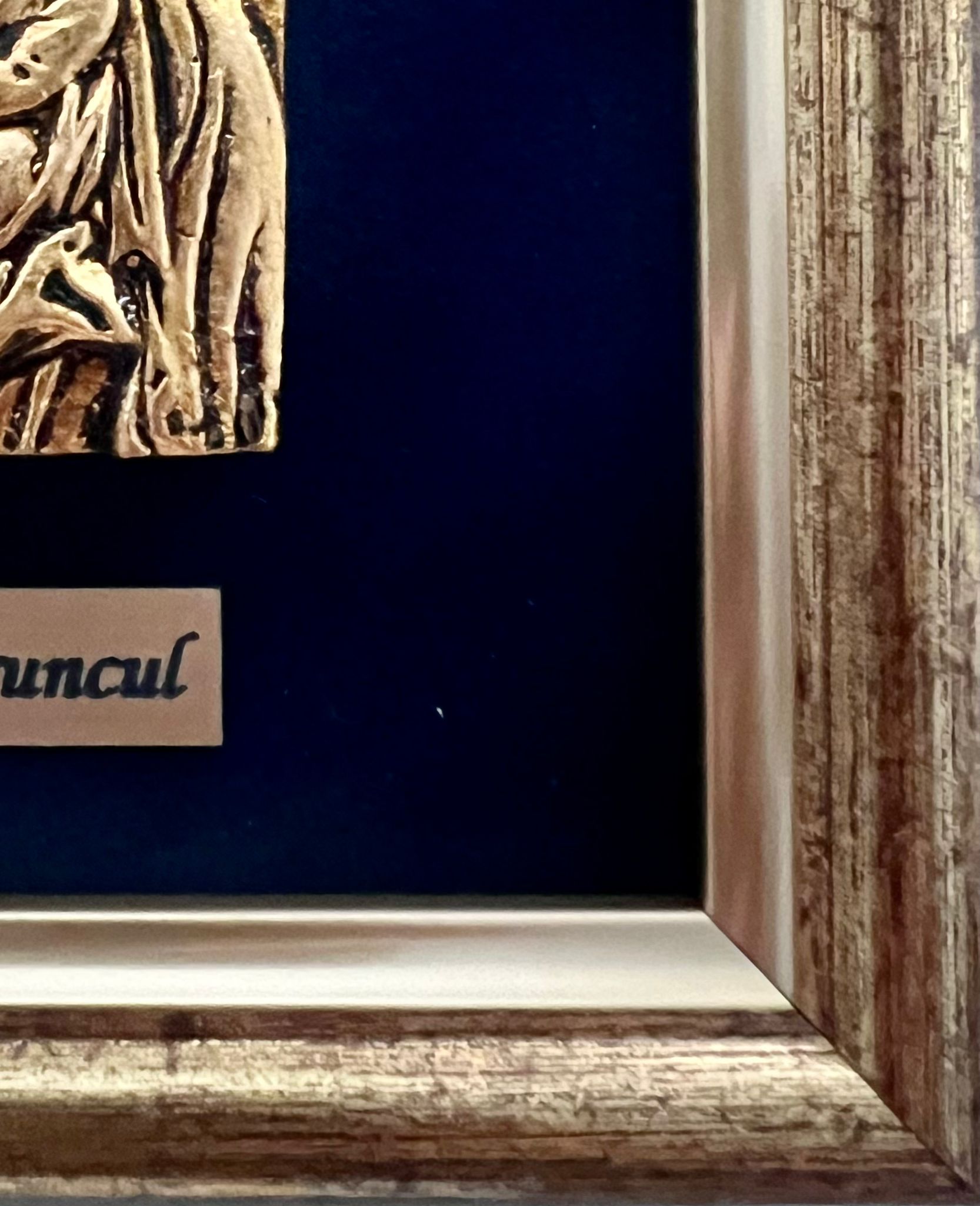 Maica cu Pruncul – icoană din ceramică și foiță aurie - imagine 2